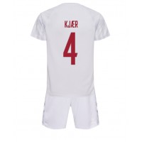 Billiga Danmark Simon Kjaer #4 Barnkläder Borta fotbollskläder till baby VM 2022 Kortärmad (+ Korta byxor)